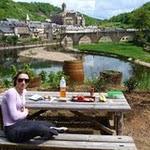 Estaing : Il est 12H45, nous allons prendre notre pause déjeuner avec cette magnifique vue sur Estaing P1060191.JPG