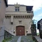 Estaing : rue menant vers le château d’Estaing, face à l'église P1060136.JPG