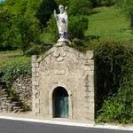 Estaing : fontaine de Saint-fleuret à la sortie du village P1060124.JPG