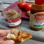 Estaing : Un petit paté basque offert par nos amis des landes, avec sa sauce piquante... quel délice ! P1060193.JPG