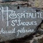 Estaing : Estaing a conservé bien vivant le souvenir du passage des pèlerins de Compostelle qu'y ont laissé des traces. C'est d'abord la célèbre fête de saint Fleuret qui a lieu tous les ans depuis le XIXe siècle, le premier dimanche de juillet. P1060128.JPG