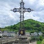 Estaing : La croix du pont d'estaing, immortalisée par le Joaillier Henir LESIEUR (1908-1978) P1060184.JPG