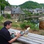 Estaing : Oui, il reste encore un peu de l'oeuf de paque. Un petit thé avec une vue magnifique et inspirante... P1060194.JPG