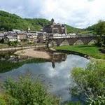 Estaing : Ce petit bourg situé dans une boucle du Lot qu'enjambe un vieux pont gothique, est célèbre pour son château, édifié par les comtes d'Estaing au XVIe siècle. P1060108.JPG