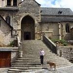 Estaing, L'église Saint-Fleuret : Classée à l’inventaire des monuments historiques en 1927, elle fut construite au XVe siècle sur l'emplacement d'un ancien prieuré Saint-Fleuret qui avait été donné l'abbaye de Montsalvy par Pons Étienne, évêque de Rodez (1076-1085) P1060134.JPG