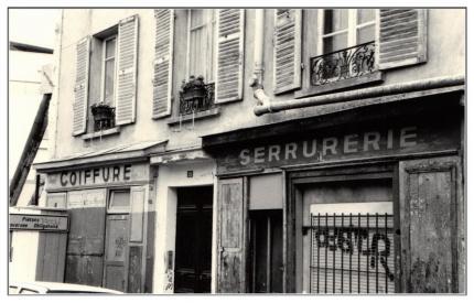 Les petits commerces de proximité vont-ils disparaître de Paris  ?