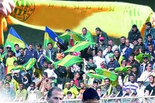 Trois supporters de la JSK devant le tribunal de Bir-Mourad-RaÏ Trois supporters de la JSK devant le tribunal de Bir-Mourad-RaÏ