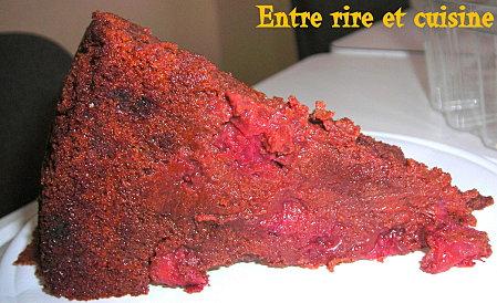 Moelleux irrésistible au chocolat et aux fraises DSCN9116.JPG