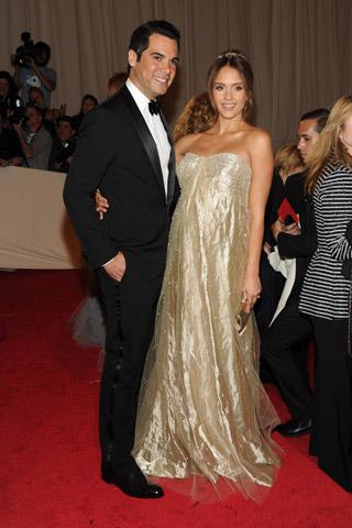Cash Warren Jessica Alba Cash Warren Jessica Alba Ce quil faut retenir du Gala du Metropolitan Museum