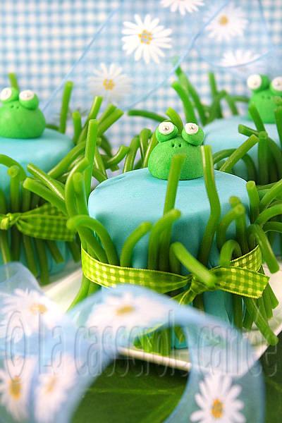 Frog cakes