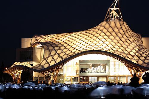 Bon anniversaire Pompidou-Metz ! cpmparapluies.jpg