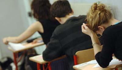 Examens : les 5 anti-stress vraiment efficaces http://static.mcetv.fr/img/2011/05/etudiants_en_examen-400x269.jpg