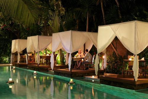 diner-au-bord-de-l-eau-The-elysian-Asie-indonesie-villa-a-Bali-hoosta-magazine-paris