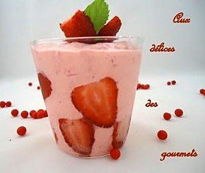 Charlotte-de-fraises-a-la-menthe-1--Aux-delices-des-gourm.JPG