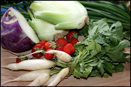 Salade printanière, vinaigrette à la purée de sésame vegetables