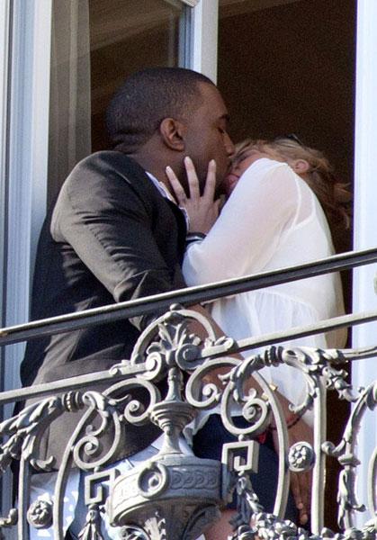 Le french kiss de Kanye West sur la croisette