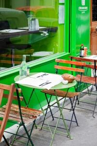 Table Verte Terrasse l’Epicerie Verte : un nouveau lieu pour un des précurseurs du Bio Parisien