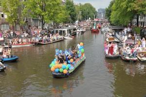 Amsterdam-Gay-Pride-300x199 Les Défilés de la Gay Pride à Travers le Monde