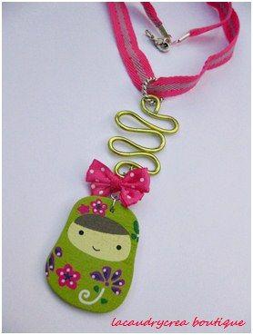 Mes bijoux du week end collier_matriochka_vert_et_noeud_rose_1