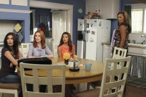 desperate-housewives-saison-7-serie-creee-par-charles-pratt-10279482fupmo Desperate Housewives saison 7 ep 22-23 : un final dans les larmes et le sang