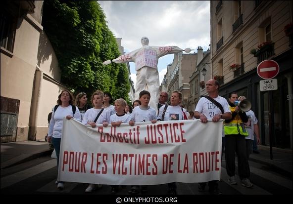 Marche silencieuse du collectif Justice pour les Victimes de la Route. Marche-collectif-Justice-Victimes-Route-008