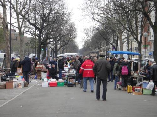 DSC03742 La revue des vide-greniers