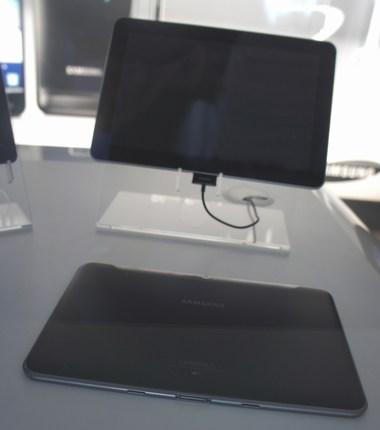 Samsung galaxy tab 10-1 gt-P7310 double medpi 2011 La Galaxy Tab 10.1 Wi-Fi et la Galaxy Tab 10.1 Wi-Fi+3G se montrent au Medpi de Monaco