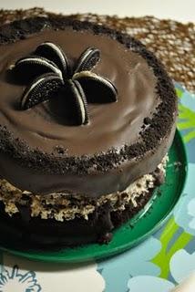 Gâteau OREO enrobé de chocolat pour les 4 ans de Délices & Confession