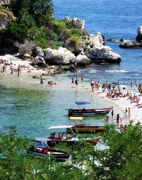 Le soleil, la mer et des châteaux de sable : les meilleures destinations plages de l’été pour les familles