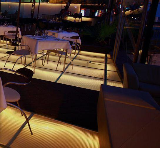 Vie Deck & Lounge 3 Right on the beach…