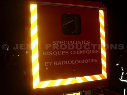 Cellule d'intervention risques chimiques et radiologiques de Pompiers de Paris|© Archives JENB Productions Les pompiers déplacent douze véhicules à Noisy-le-sec