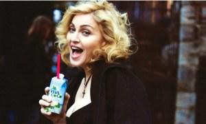 Rihanna, égérie pour une boisson à la noix de coco Rihanna, égérie pour une boisson à la noix de coco