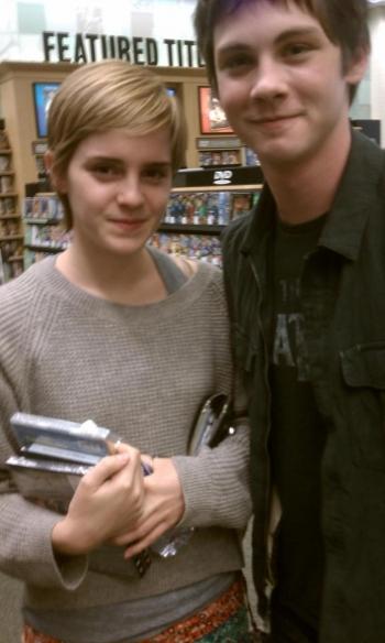 Emma Watson et Logan Lerman dans une librairie de Pittsburgh