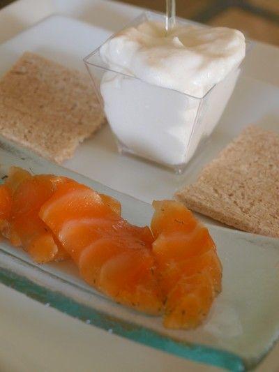 Saumon mariné à l'aneth & Islay, crème fouettée au raifort, croustillants au sarrasin 008