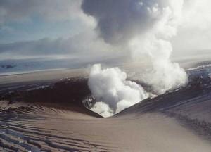 L’éruption du Volcan Grimsvotn menace le trafic aérien en Europe