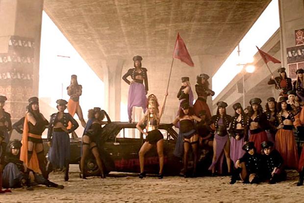 Beyonce: les costumes du clip « run the world » Beyonce: les costumes du clip « run the world »