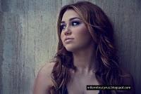 Nouvelles photos de shooting de Miley Cyrus .