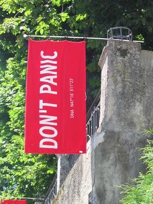 Journée de la serviette / Towel day Journée de la serviette / Towel day