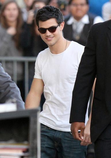 Arrivée de Taylor Lautner au Jimmy Kimmel Show