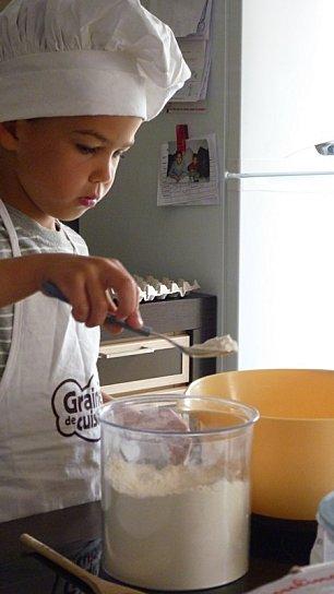 Moelleux au praliné et pistaches petit-moelleux-au-praline-et-pistaches-011-copie-1.JPG