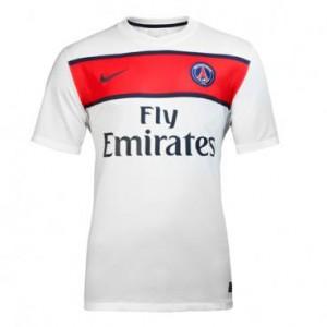Les nouveaux maillots du PSG pour la saison 2011-2012