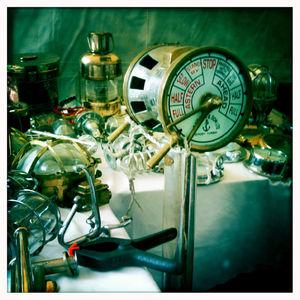 Brocante d'antiquaires Rue de Courcelles ce week-end! BrocanteCourcelles2011_5