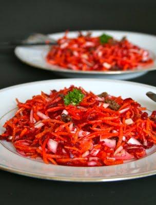 SALADE DE CAROTTES, CHOU BLANC, BETTERAVE ET RAISINS SECS SALADE DE CAROTTES, CHOU BLANC, BETTERAVE ET RAISINS SECS