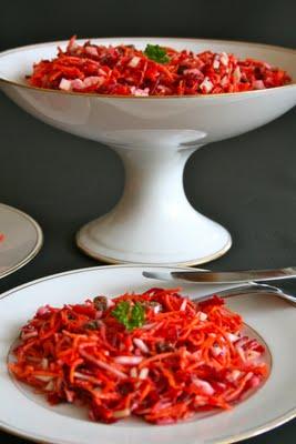 SALADE DE CAROTTES, CHOU BLANC, BETTERAVE ET RAISINS SECS SALADE DE CAROTTES, CHOU BLANC, BETTERAVE ET RAISINS SECS