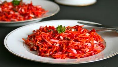 SALADE DE CAROTTES, CHOU BLANC, BETTERAVE ET RAISINS SECS SALADE DE CAROTTES, CHOU BLANC, BETTERAVE ET RAISINS SECS