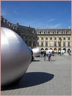 Des perles de Tahiti envahissent la Place Vendôme Des perles de Tahiti envahissent la Place Vendôme