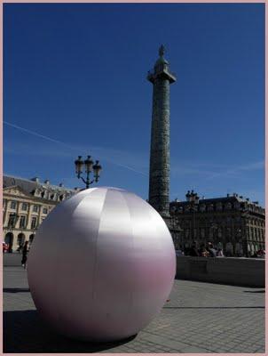 Des perles de Tahiti envahissent la Place Vendôme Des perles de Tahiti envahissent la Place Vendôme