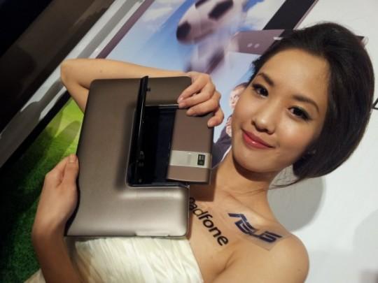 asus_padfone_live_1-580x435 asus padfone live 1 580x435 540x405 Le Padfone de Asus officiel !