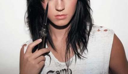 Il essaie de la violer, elle lui tranche le pénis http://static.mcetv.fr/img/2011/05/womanknife.jpg