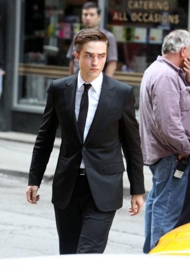 De nouvelles images de Robert Pattinson sur Cosmopolis